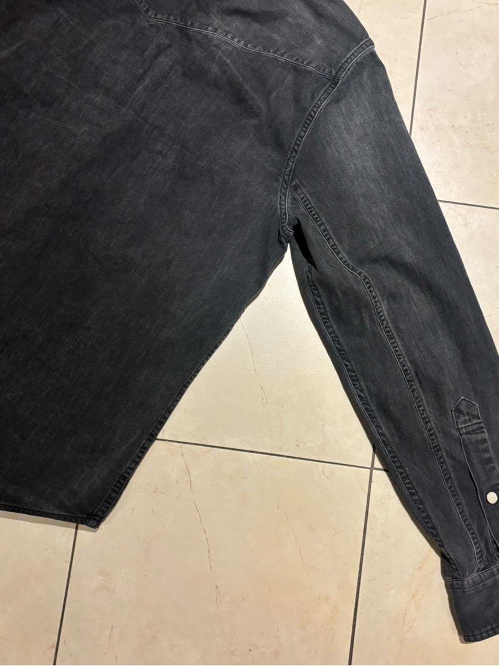 Abercrombie & Fitch Women’s Black Washed Denim Classic Button-Down - Picture 4 of 6